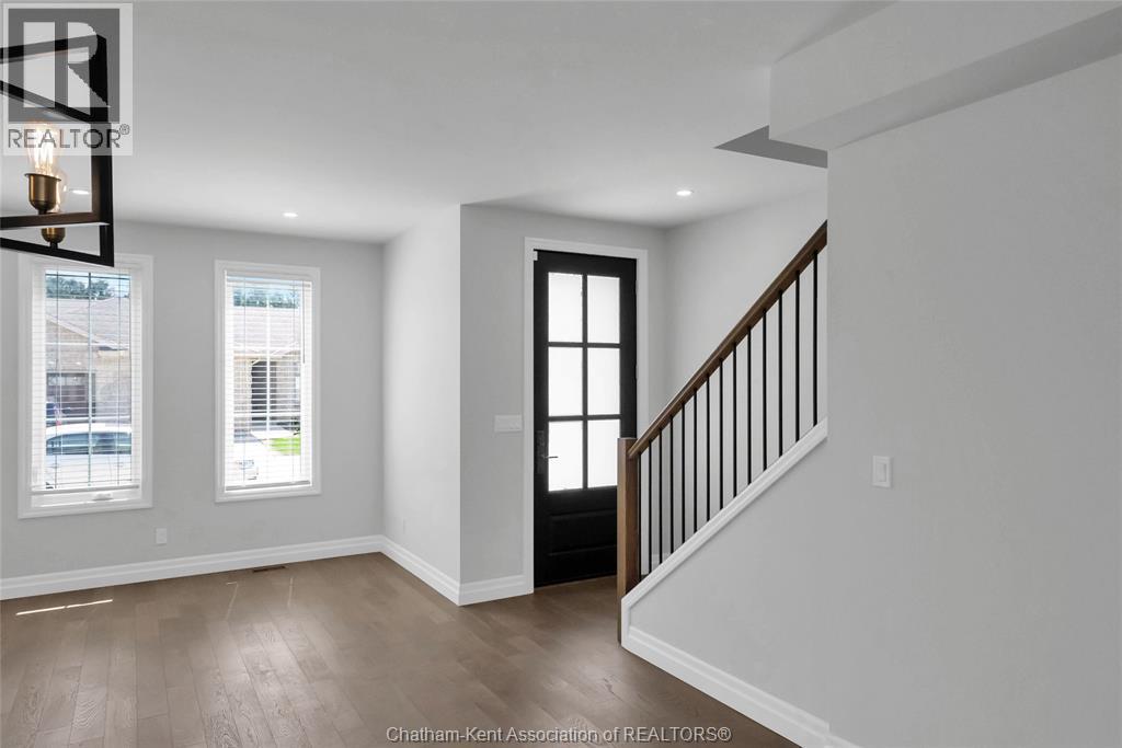 864 Park AVENUE West — photo 6