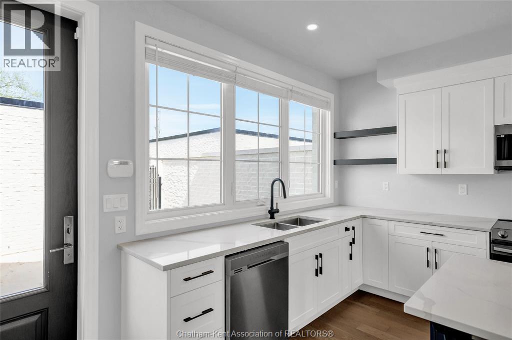 864 Park AVENUE West — photo 13