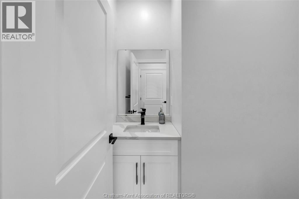 864 Park AVENUE West — photo 15