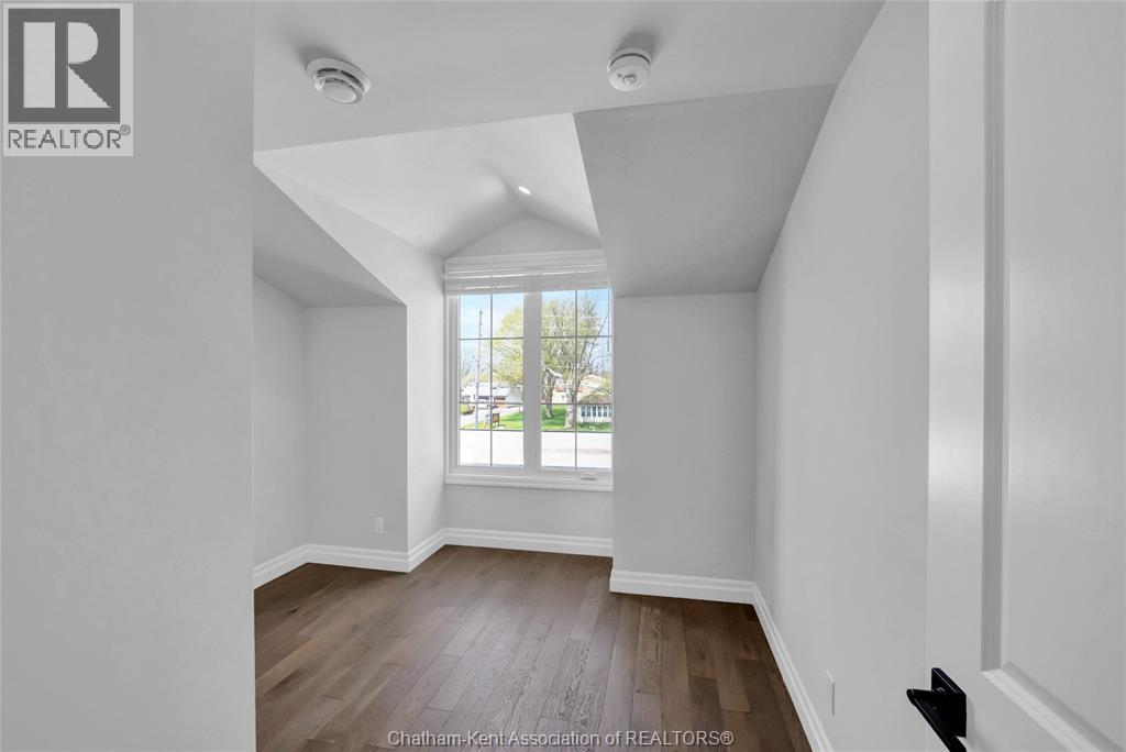 864 Park AVENUE West — photo 17