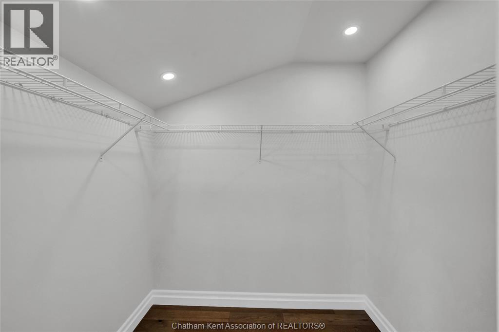864 Park AVENUE West — photo 27