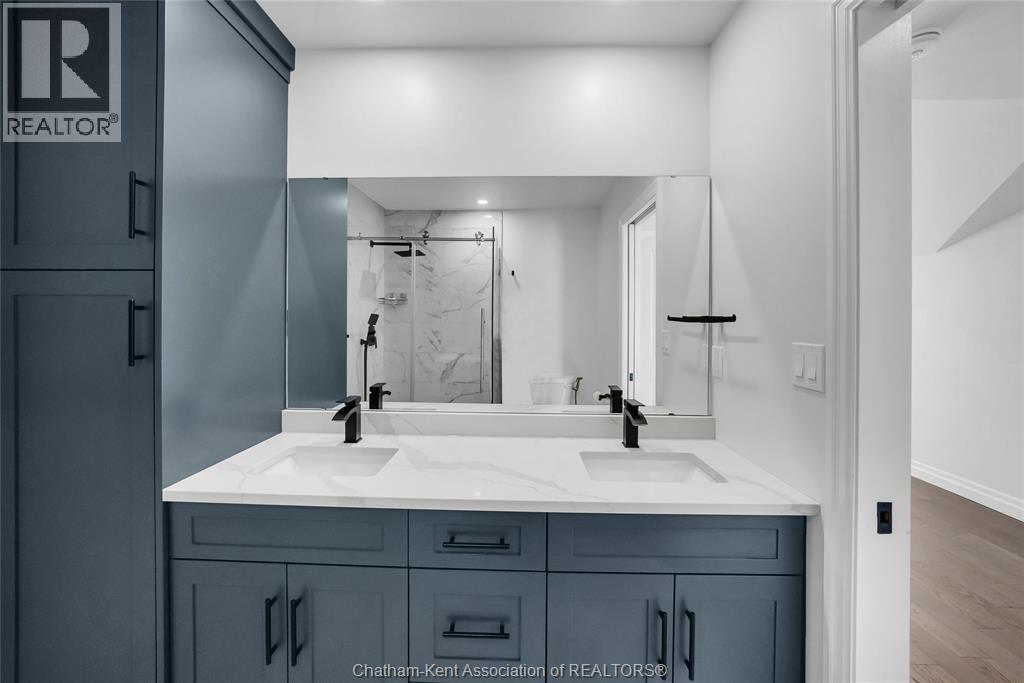 864 Park AVENUE West — photo 29