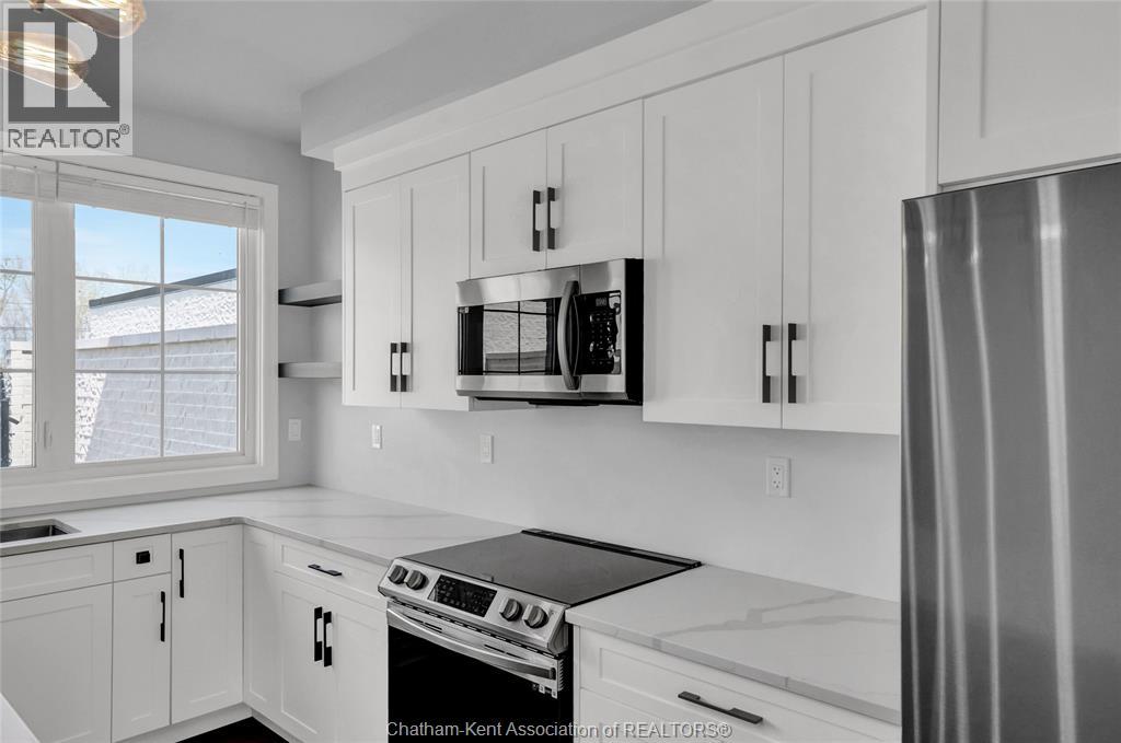 864 Park AVENUE West — photo 14