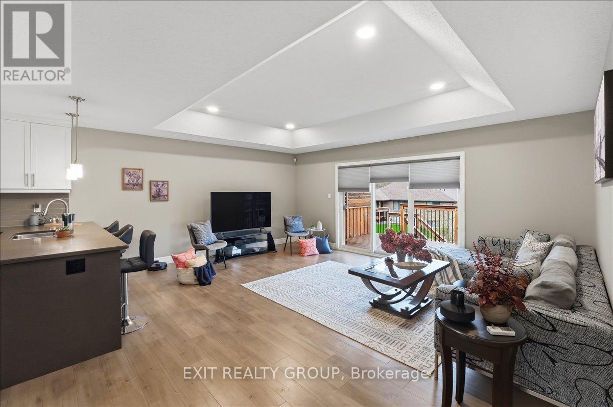 44 LIBERTY CRESCENT - 11