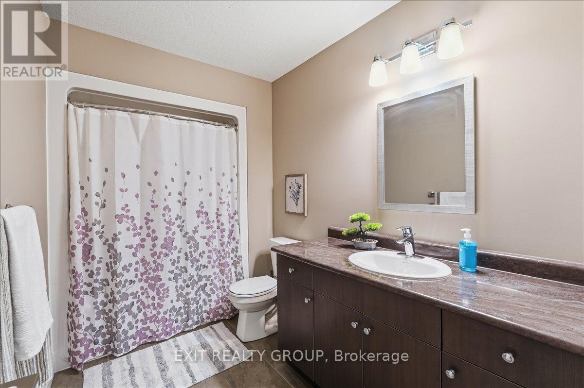 44 LIBERTY CRESCENT - 14