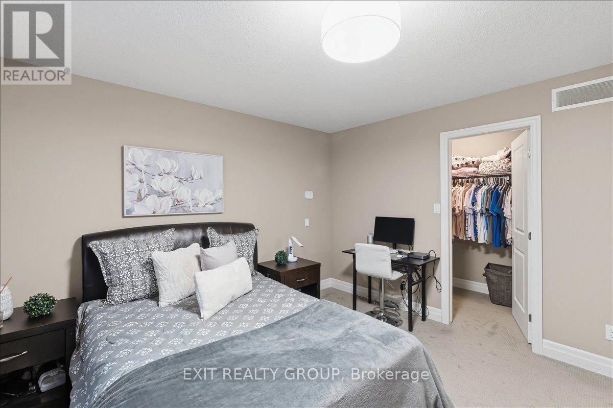 44 LIBERTY CRESCENT - 15