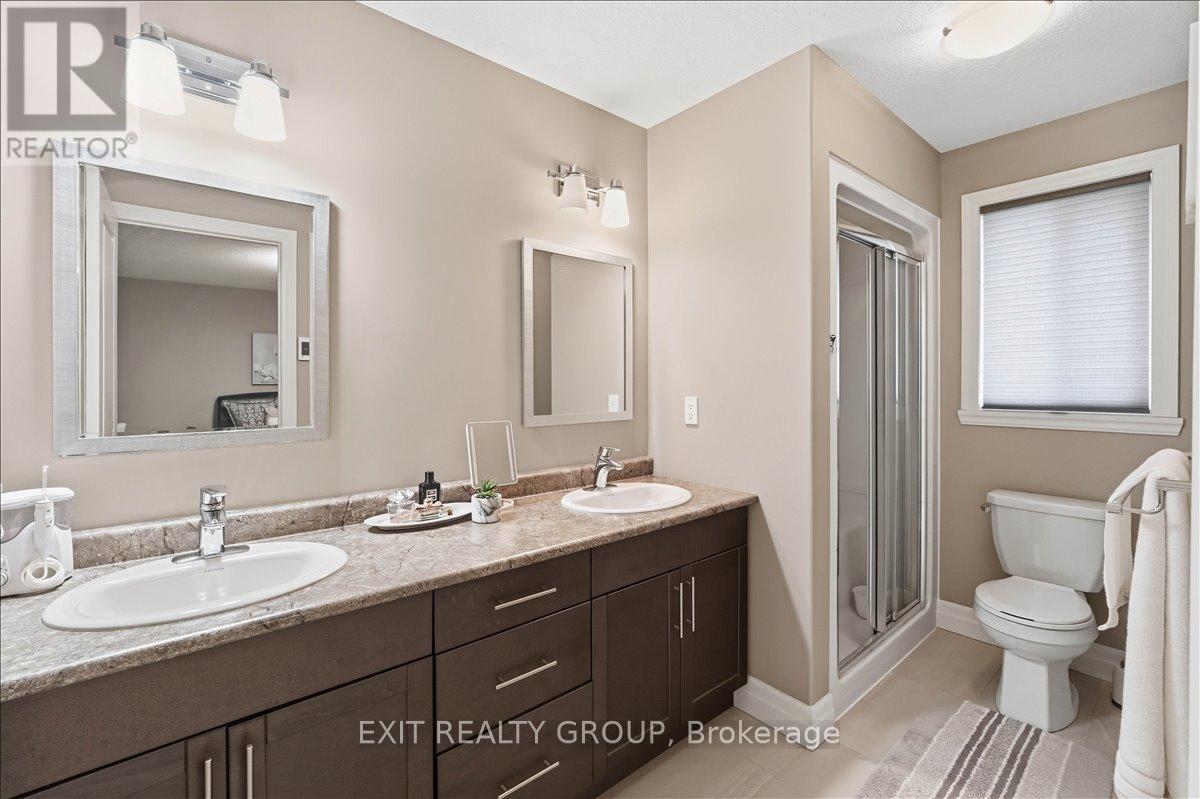 44 LIBERTY CRESCENT - 17