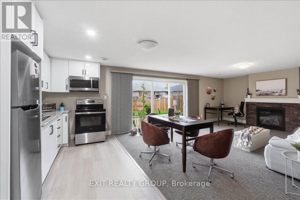 44 LIBERTY CRESCENT - 18