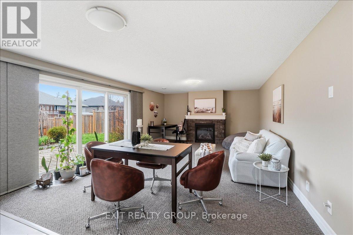 44 LIBERTY CRESCENT - 21
