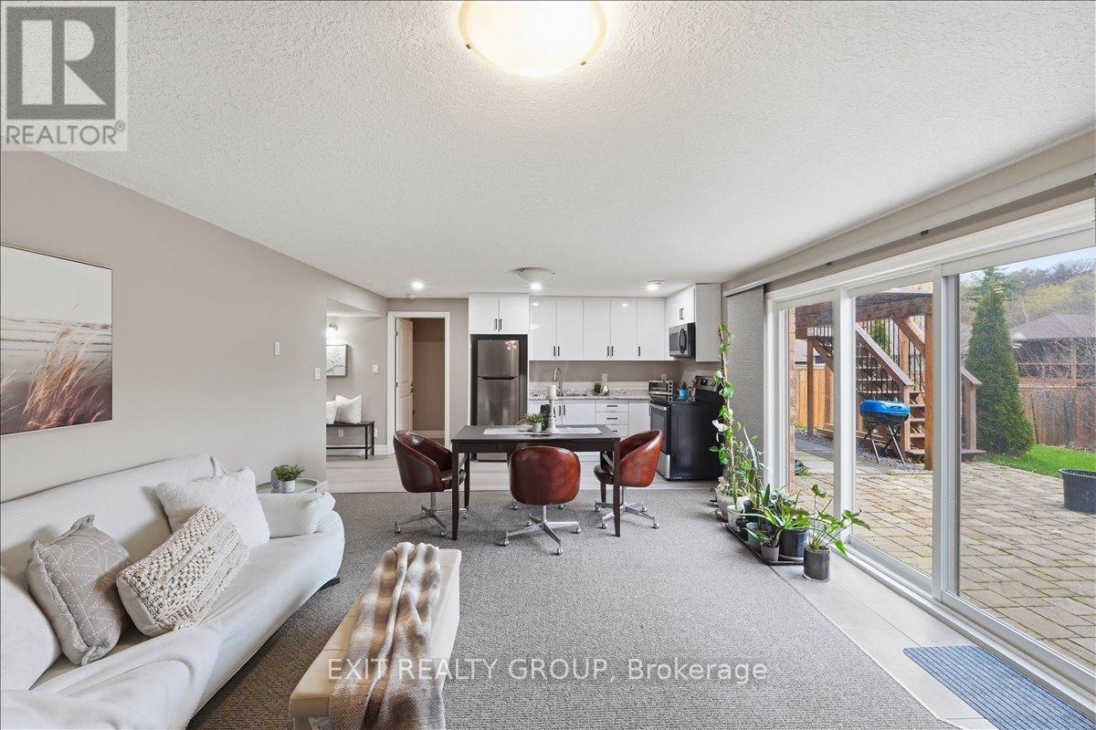 44 LIBERTY CRESCENT - 22