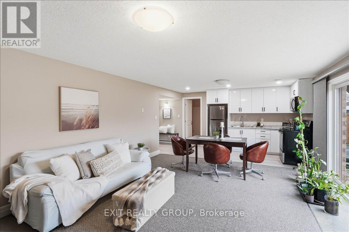 44 LIBERTY CRESCENT - 23