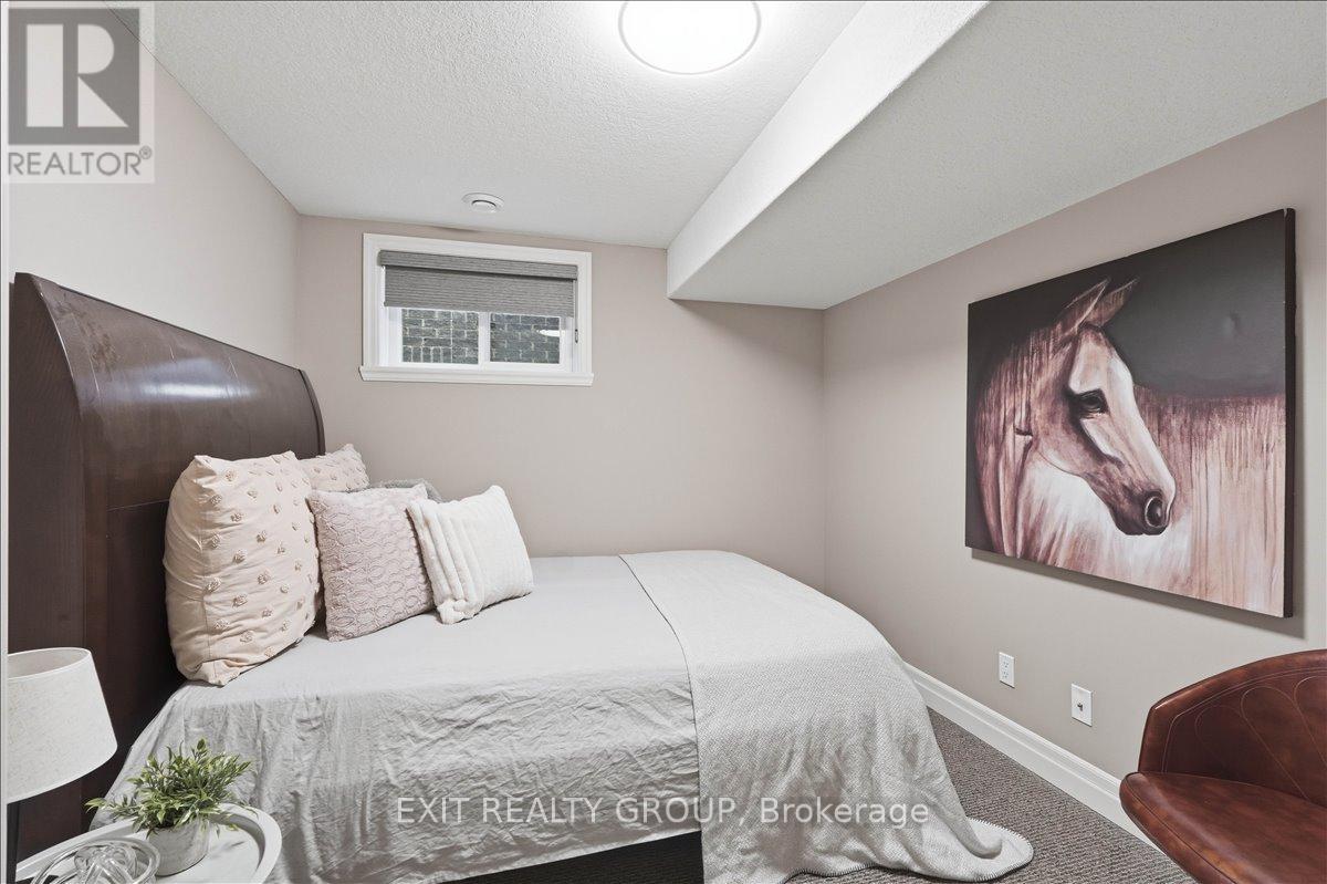 44 LIBERTY CRESCENT - 25