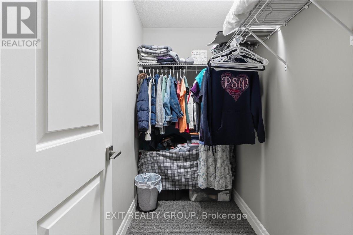 44 LIBERTY CRESCENT - 26