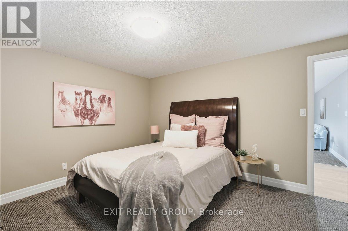 44 LIBERTY CRESCENT - 29
