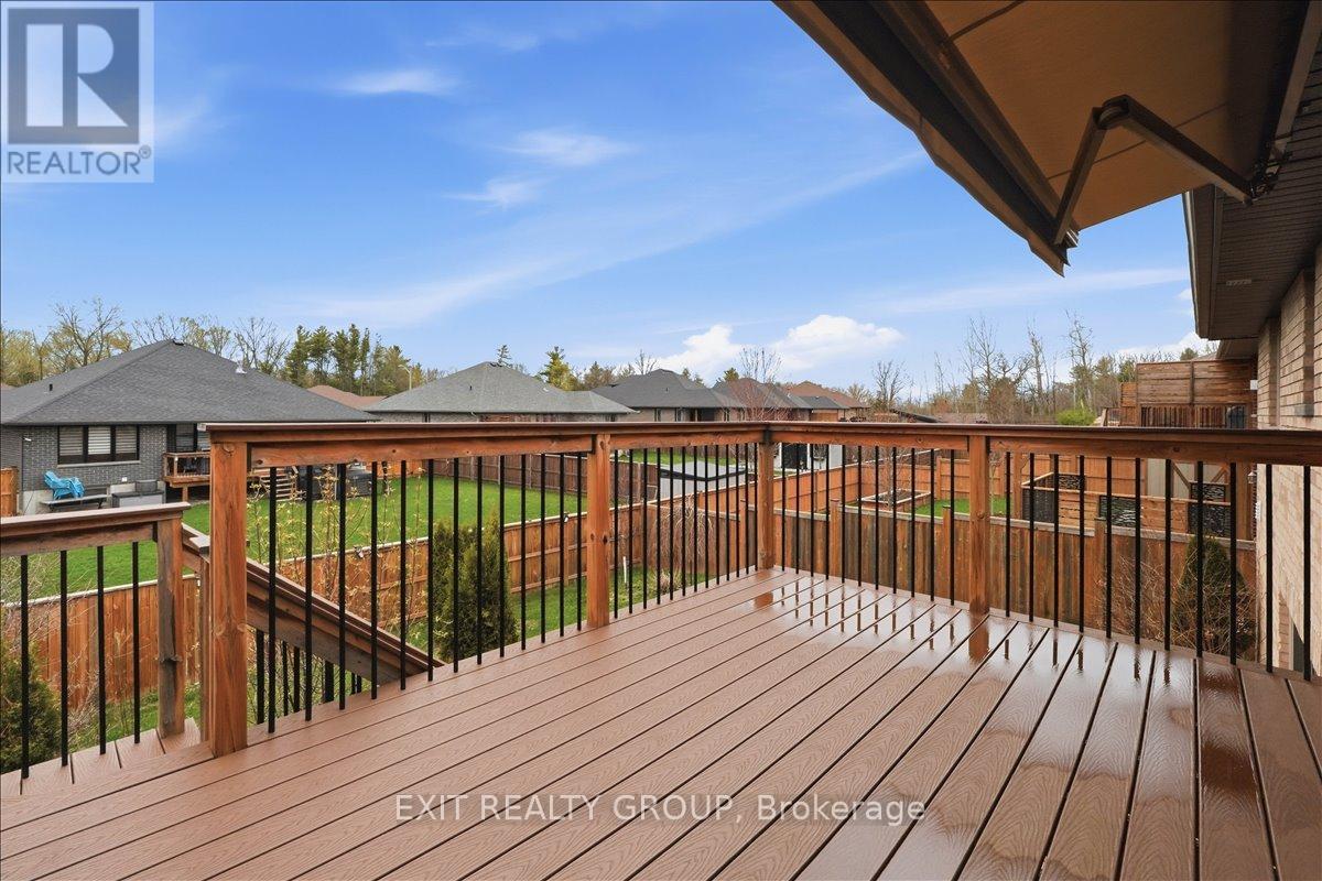 44 LIBERTY CRESCENT - 35