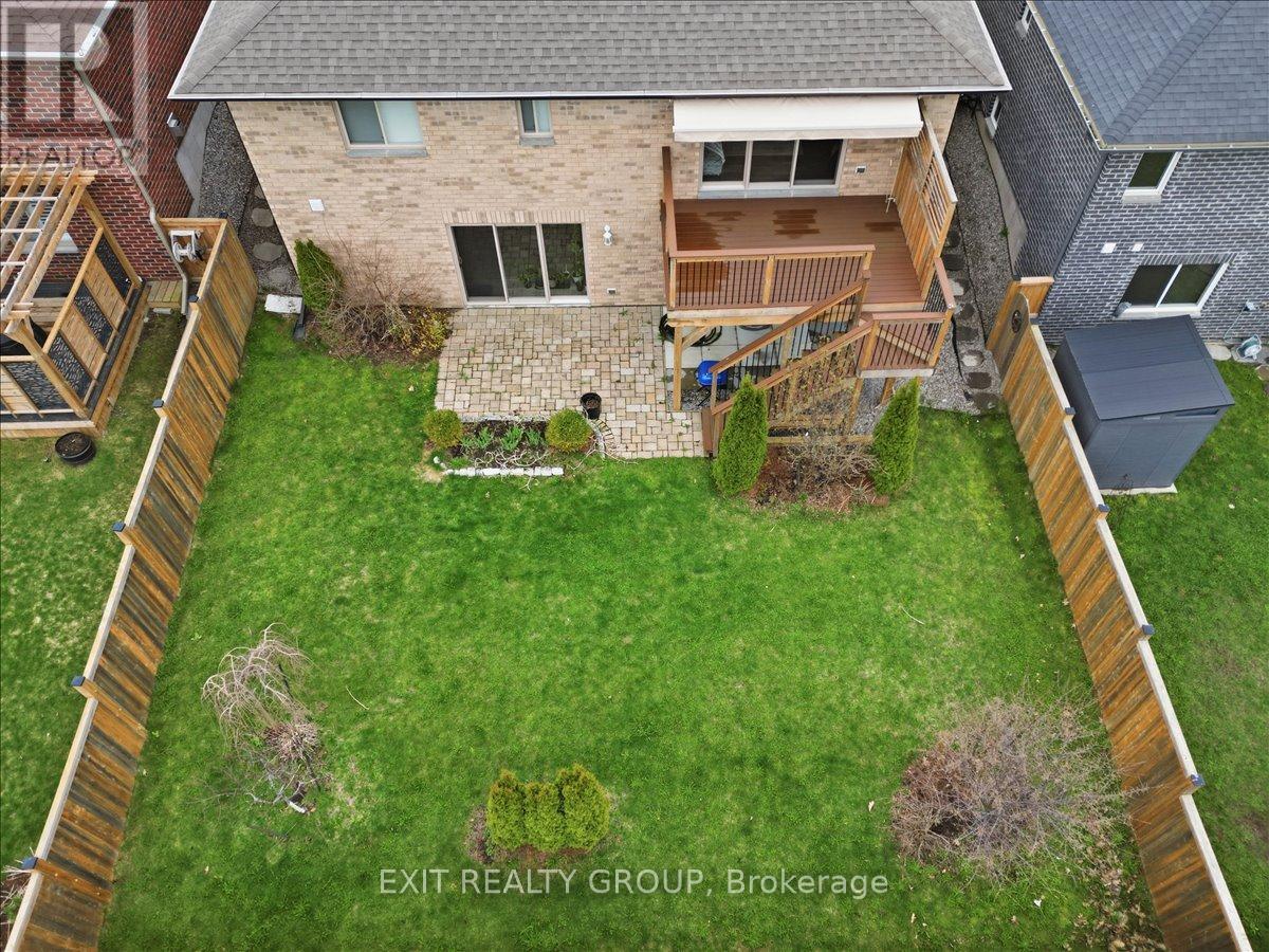 44 LIBERTY CRESCENT - 37