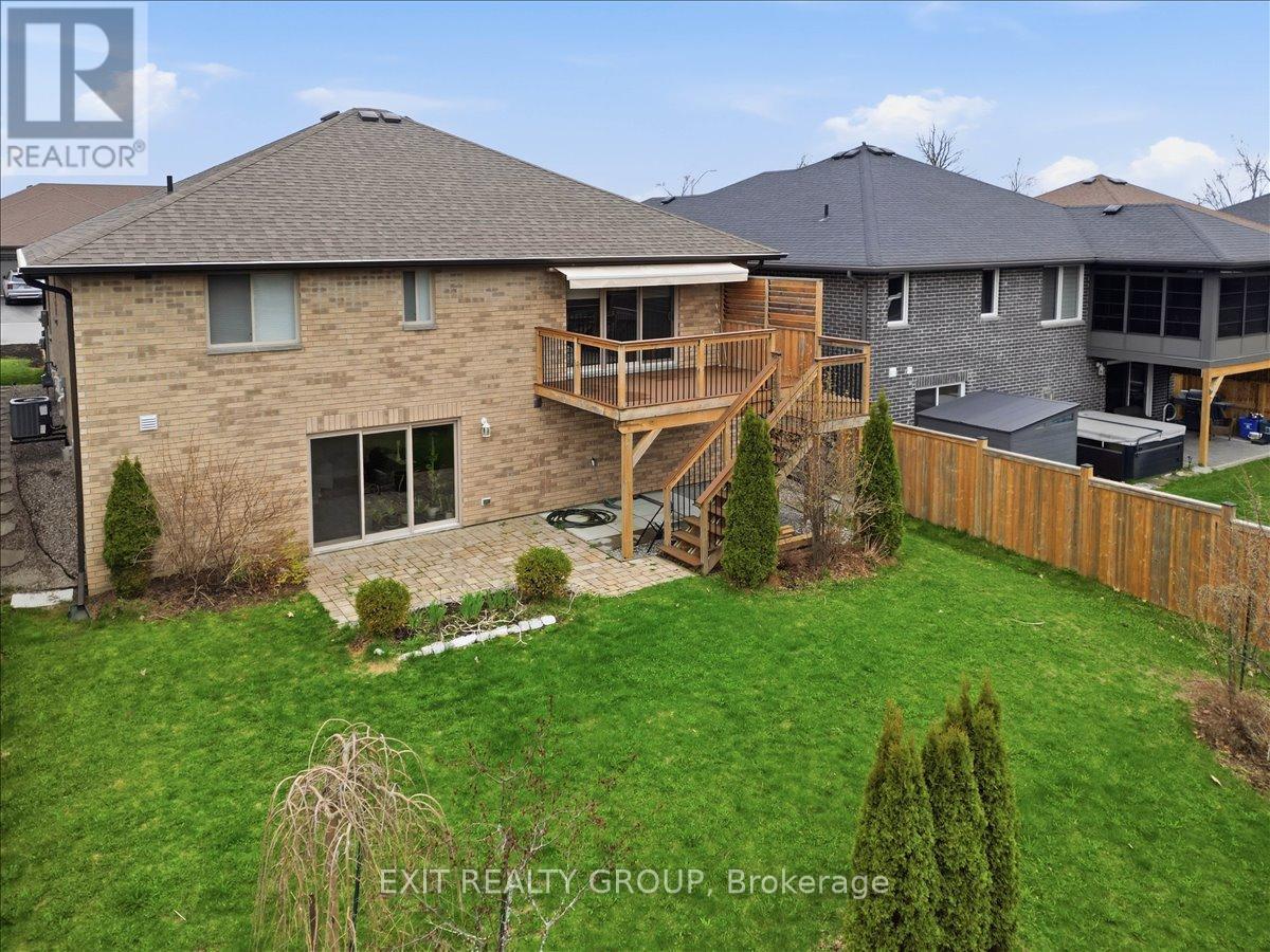 44 LIBERTY CRESCENT - 38