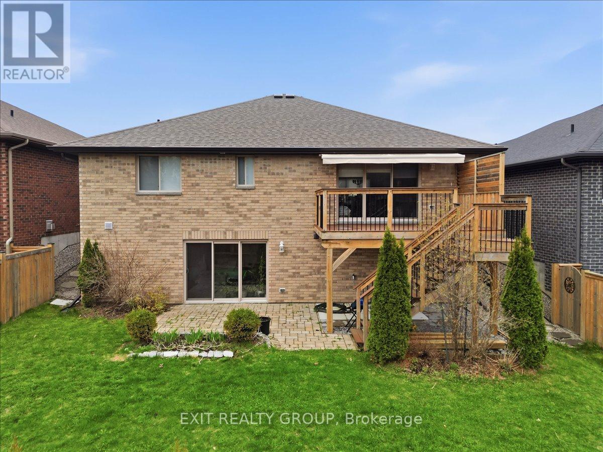 44 LIBERTY CRESCENT - 40