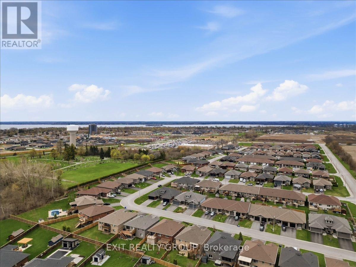 44 LIBERTY CRESCENT - 44