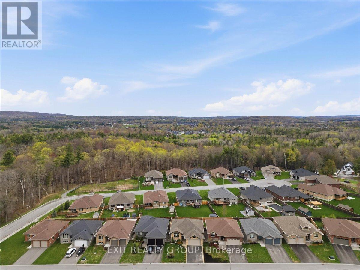 44 LIBERTY CRESCENT - 45