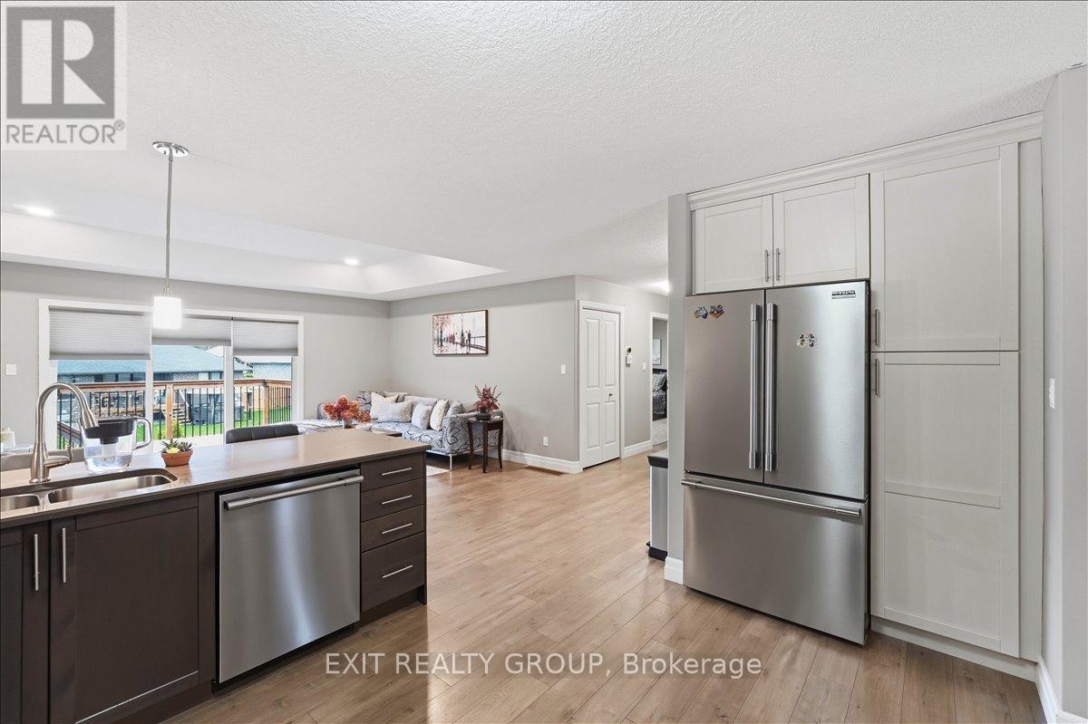 44 LIBERTY CRESCENT - 6