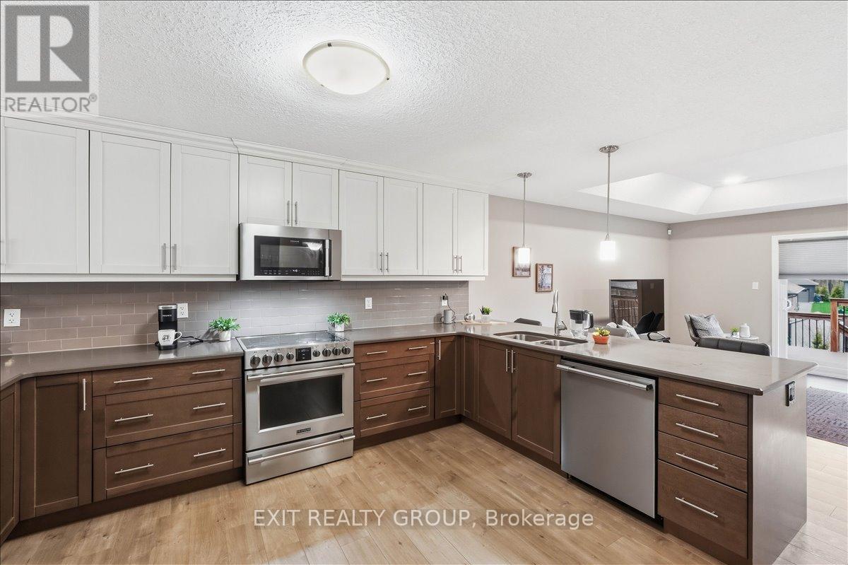 44 LIBERTY CRESCENT - 7