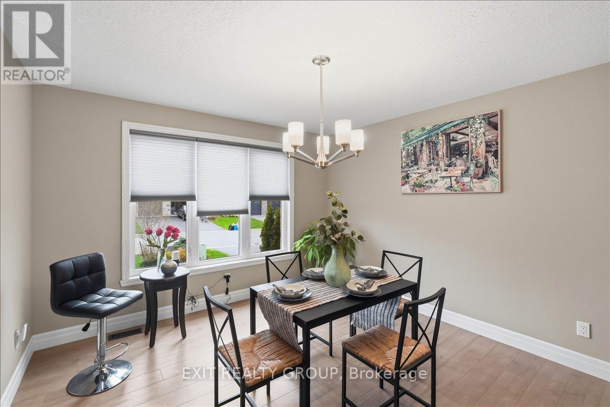 44 LIBERTY CRESCENT - 8