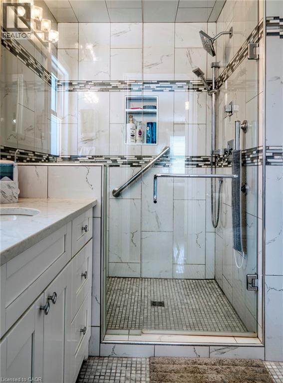 108 QUEENSWAY Drive - 22