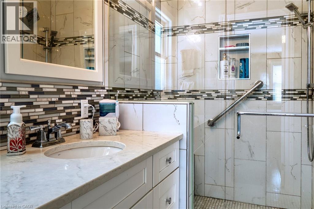 108 QUEENSWAY Drive - 21