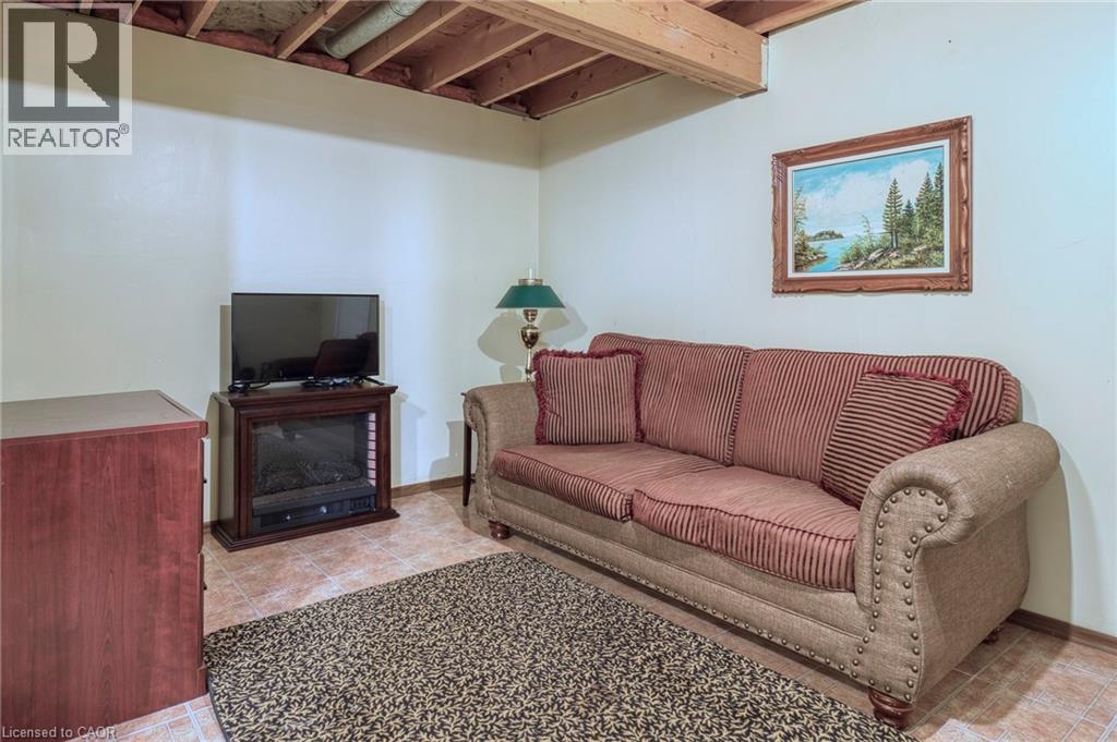 108 QUEENSWAY Drive - 44