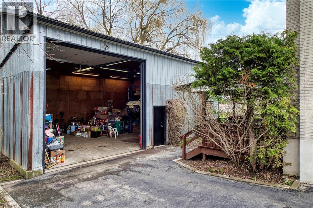 108 QUEENSWAY Drive - 37