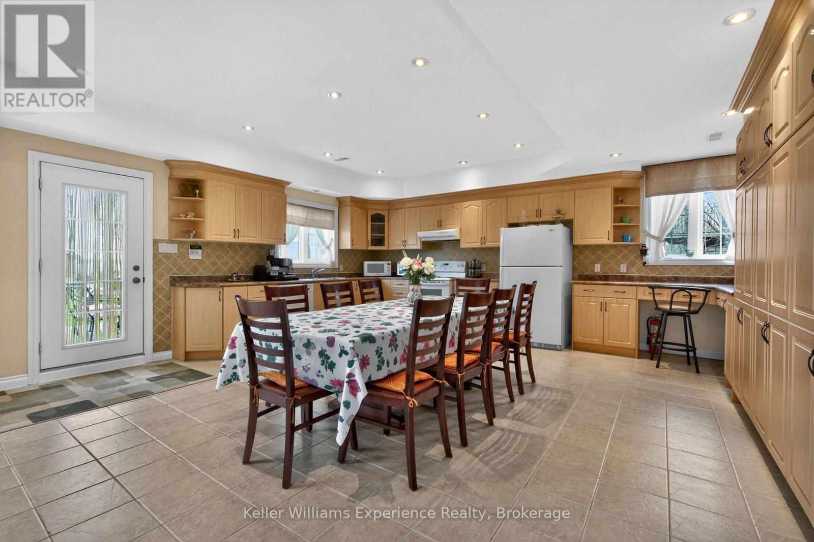 81 SILVER BIRCH CRESCENT - 12