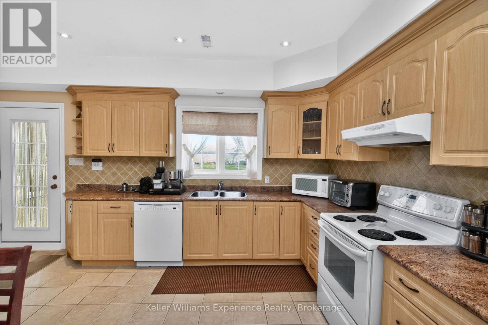 81 SILVER BIRCH CRESCENT - 13