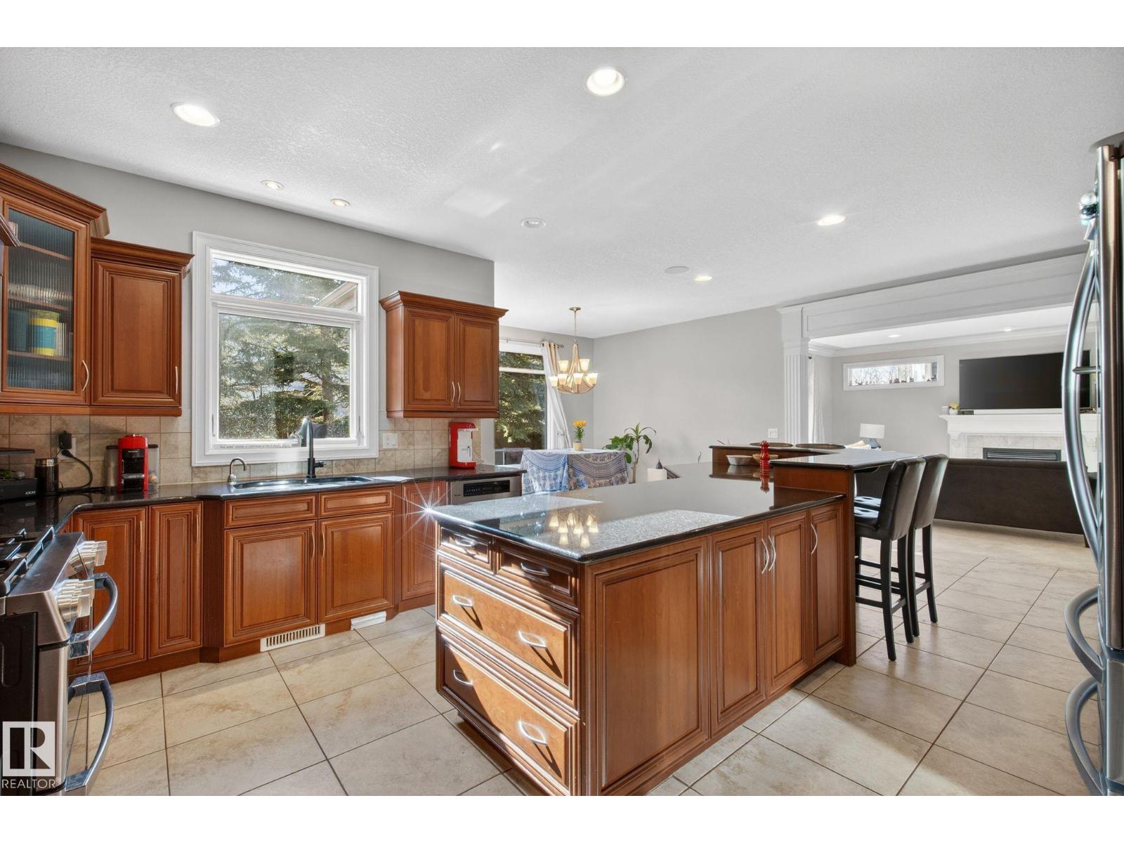 918 HOLLINGSWORTH BN NW, Edmonton