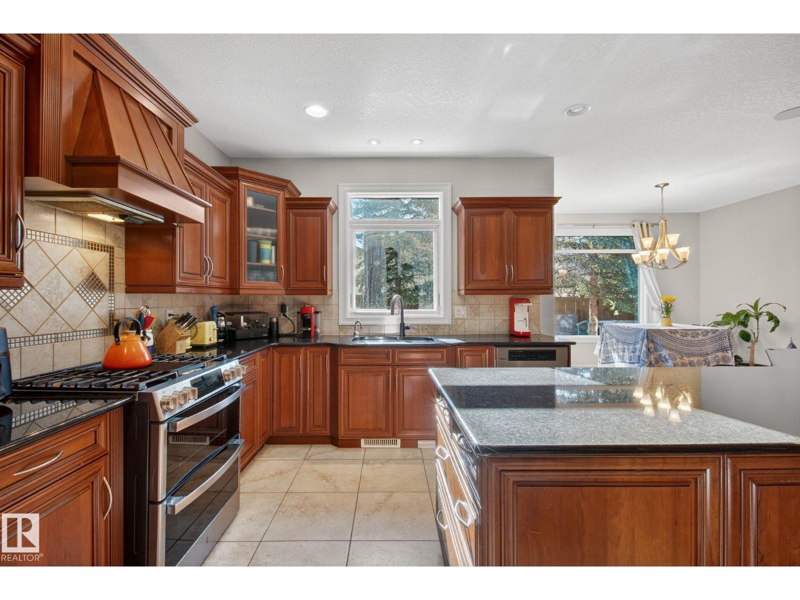 918 HOLLINGSWORTH BN NW, Edmonton