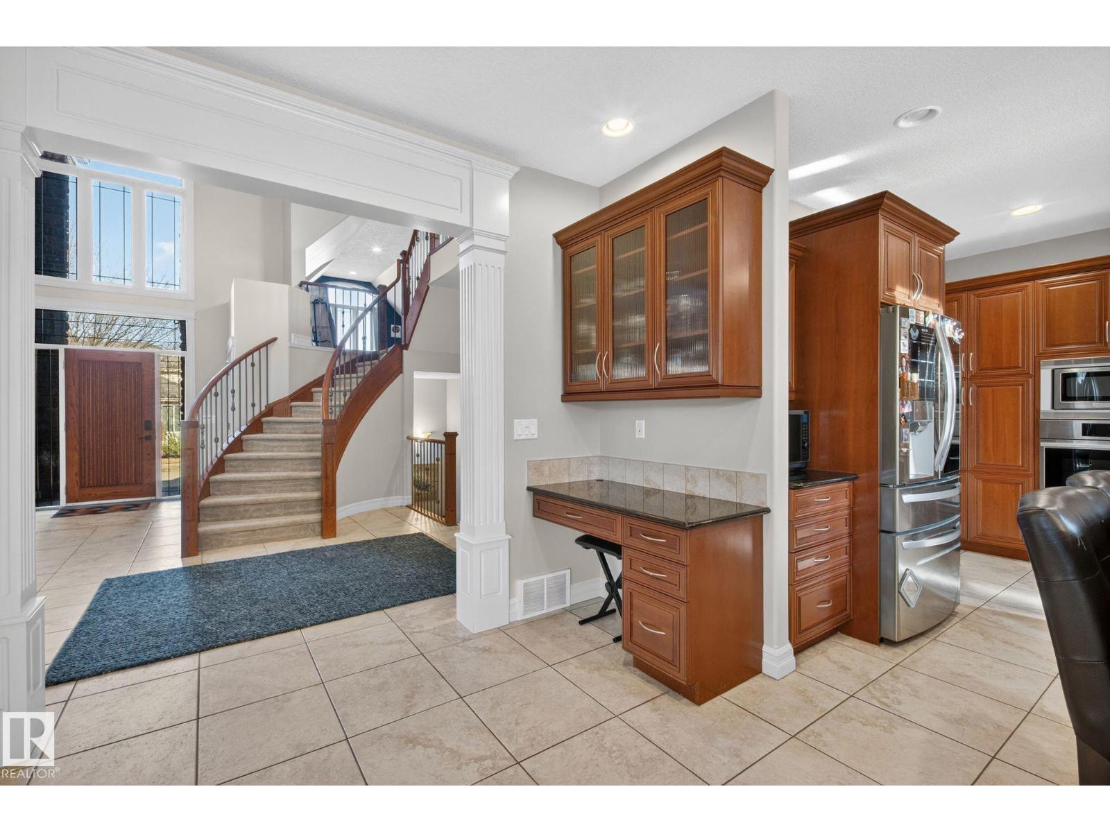 918 HOLLINGSWORTH BN NW, Edmonton