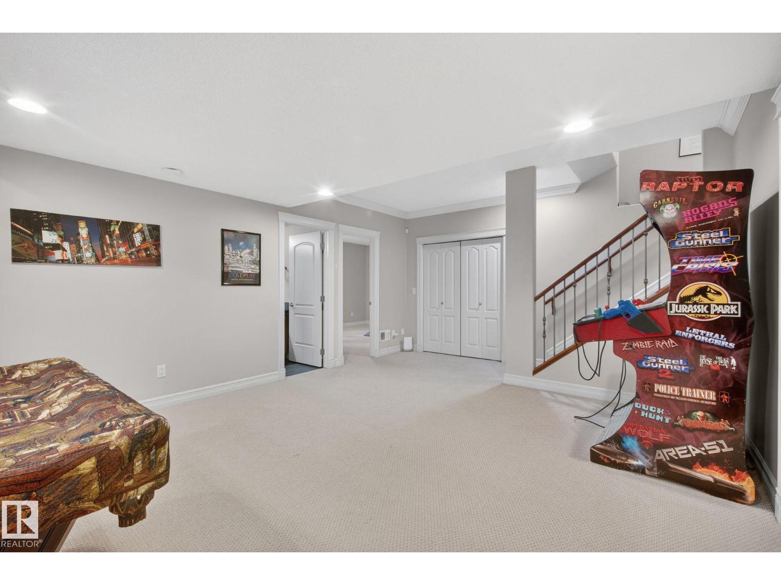 918 HOLLINGSWORTH BN NW, Edmonton