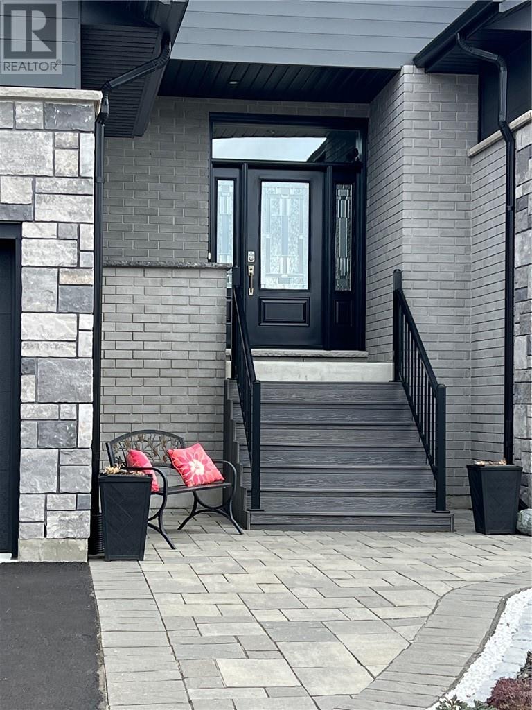190 Hollybrook Crescent, Azilda, Ontario, P0M1B0 — Photo 4