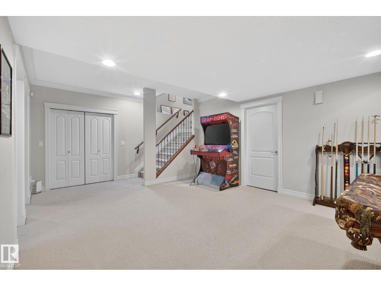 918 HOLLINGSWORTH BN NW, Edmonton