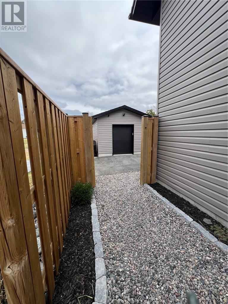190 Hollybrook Crescent, Azilda, Ontario, P0M1B0 — Photo 7