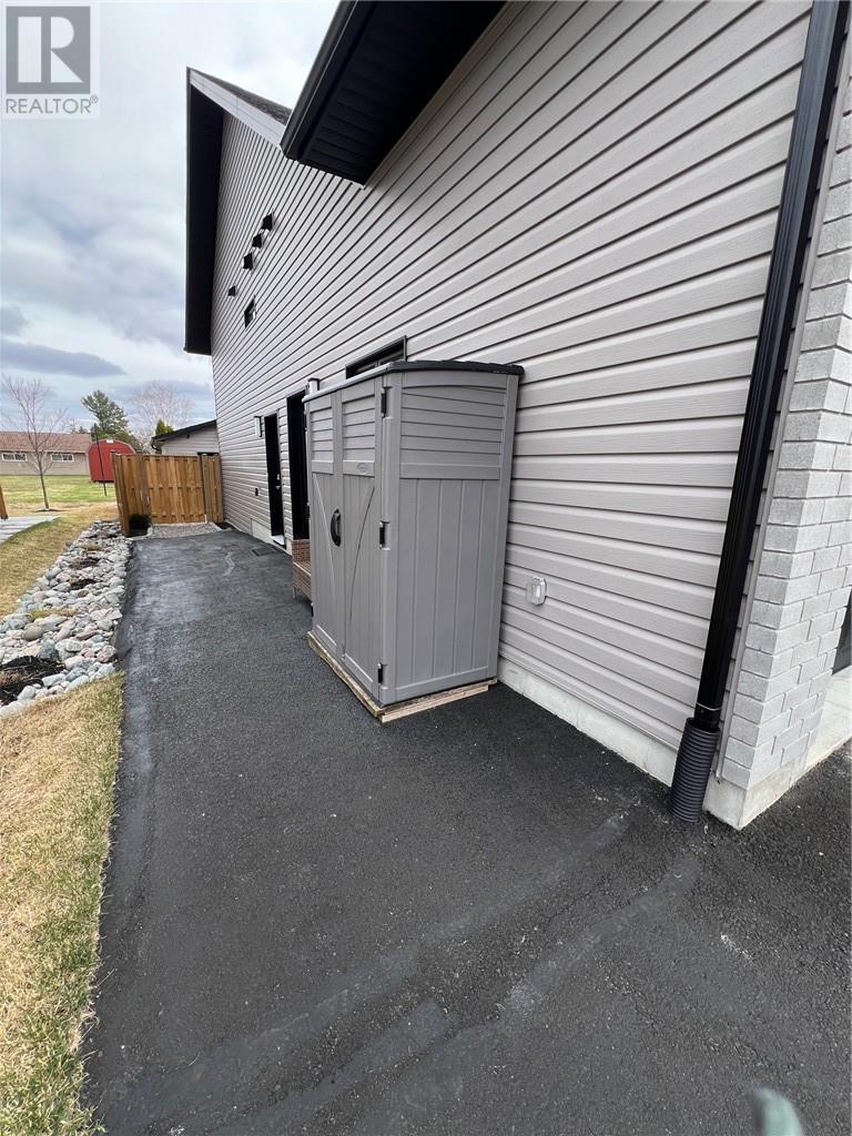 190 Hollybrook Crescent, Azilda, Ontario, P0M1B0 — Photo 6