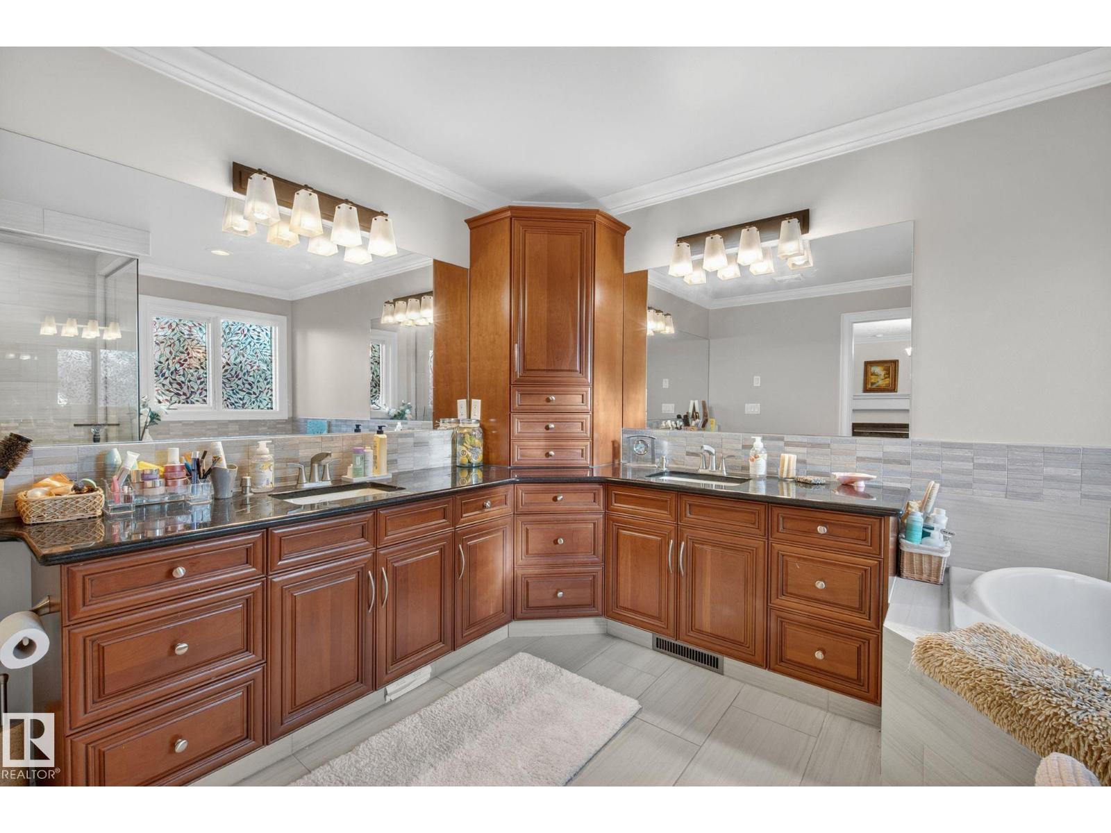 918 HOLLINGSWORTH BN NW, Edmonton