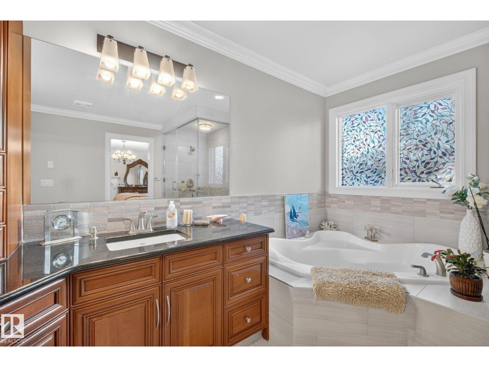 918 HOLLINGSWORTH BN NW, Edmonton