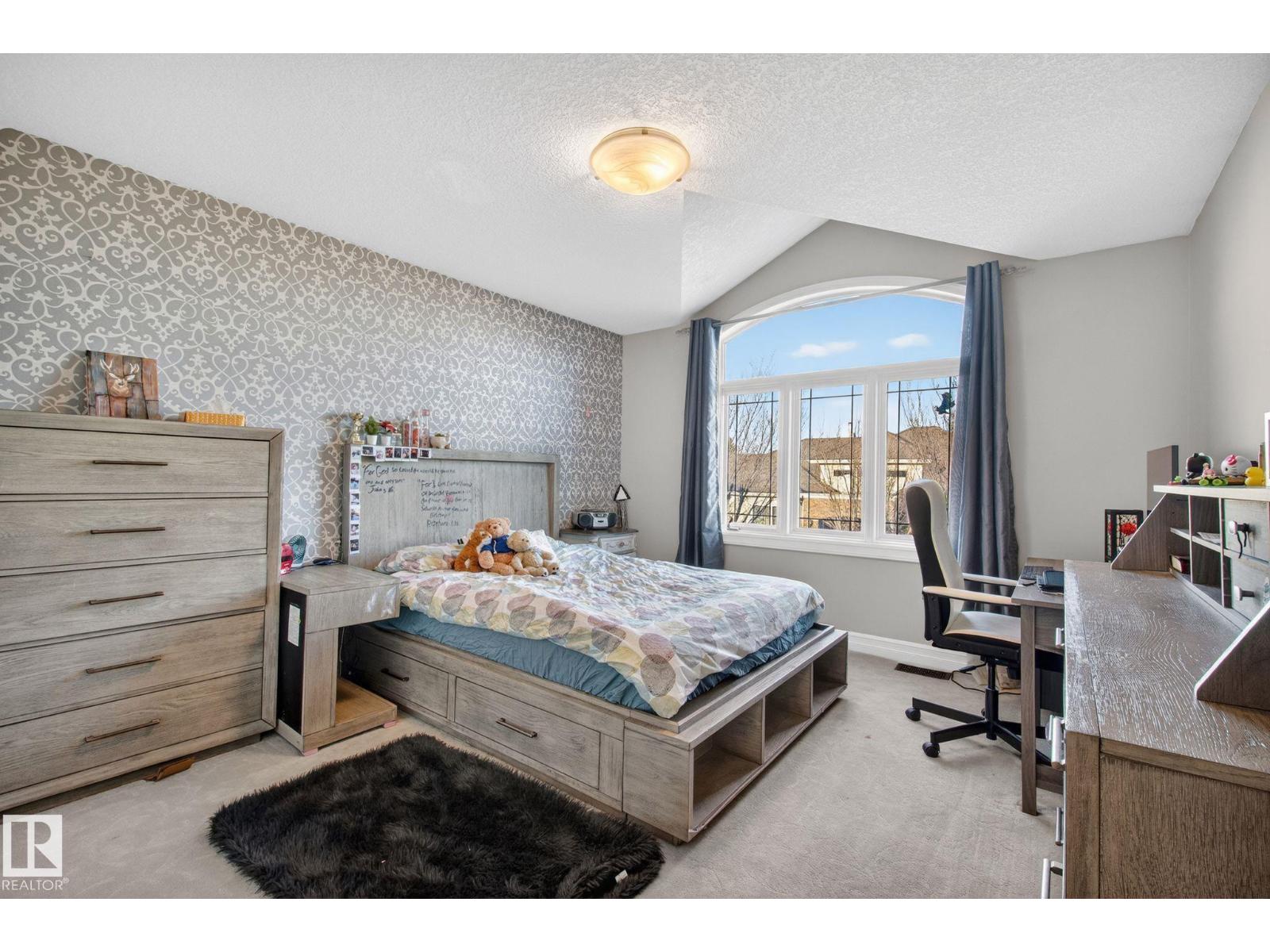 918 HOLLINGSWORTH BN NW, Edmonton