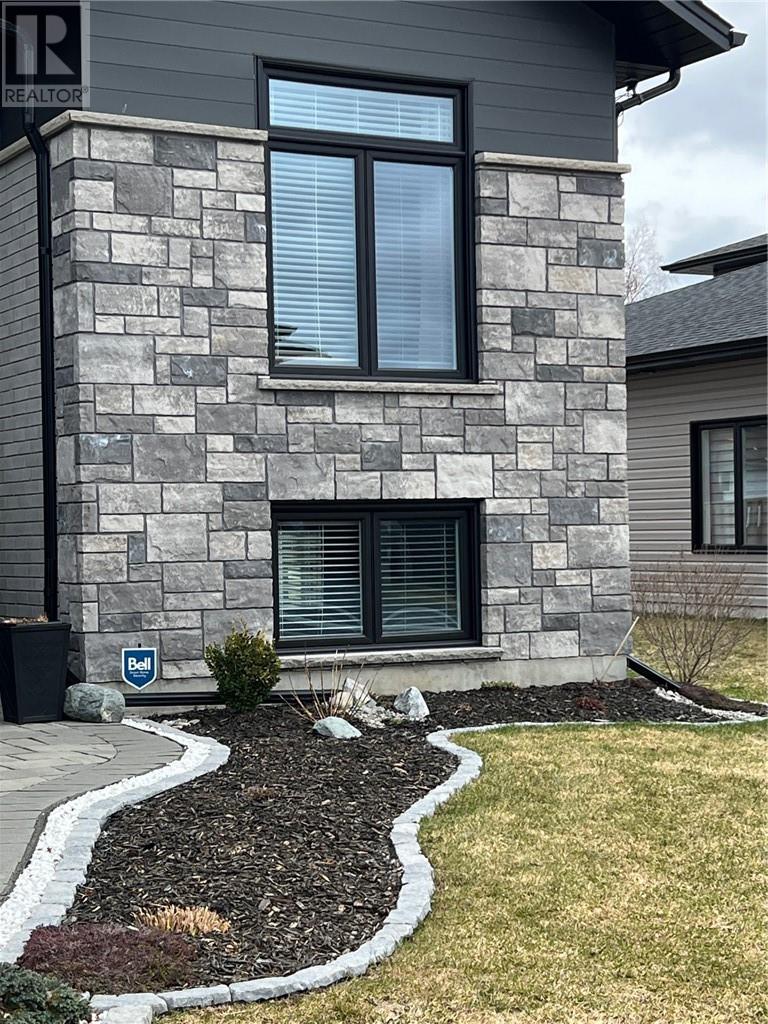190 Hollybrook Crescent, Azilda, Ontario, P0M1B0 — Photo 5
