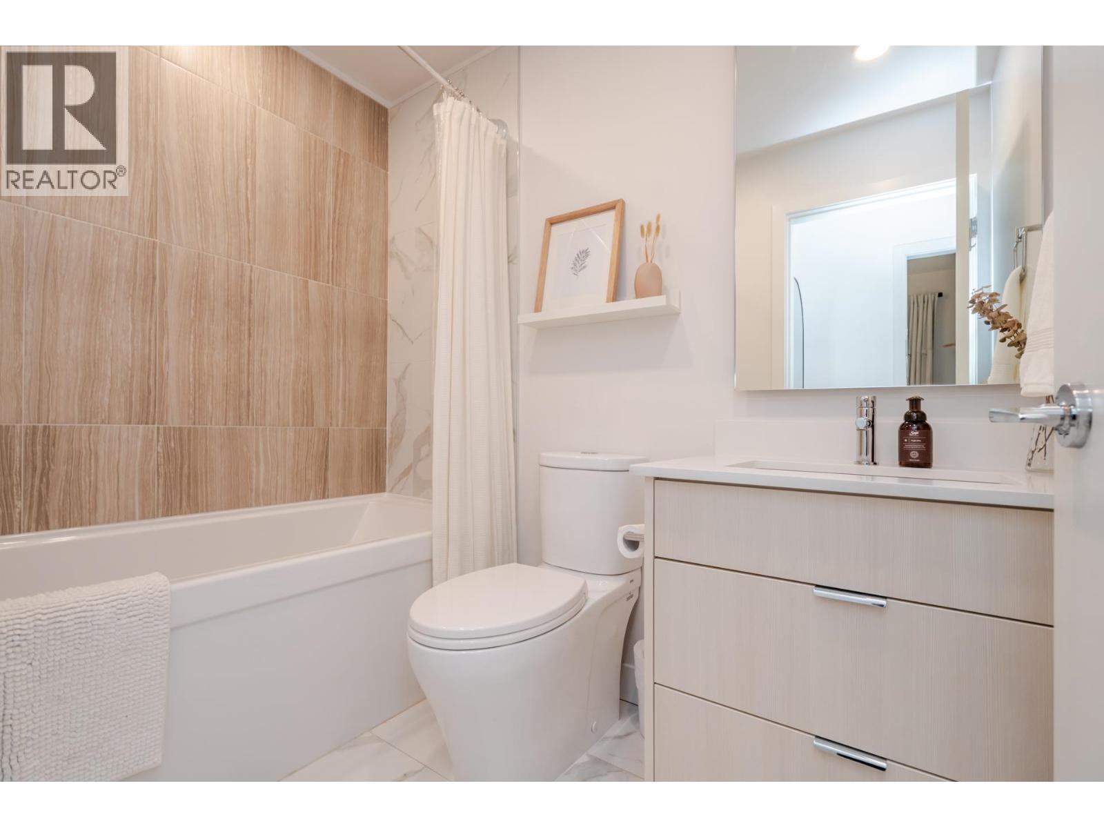 201 1892 STARLING DRIVE, Tsawwassen