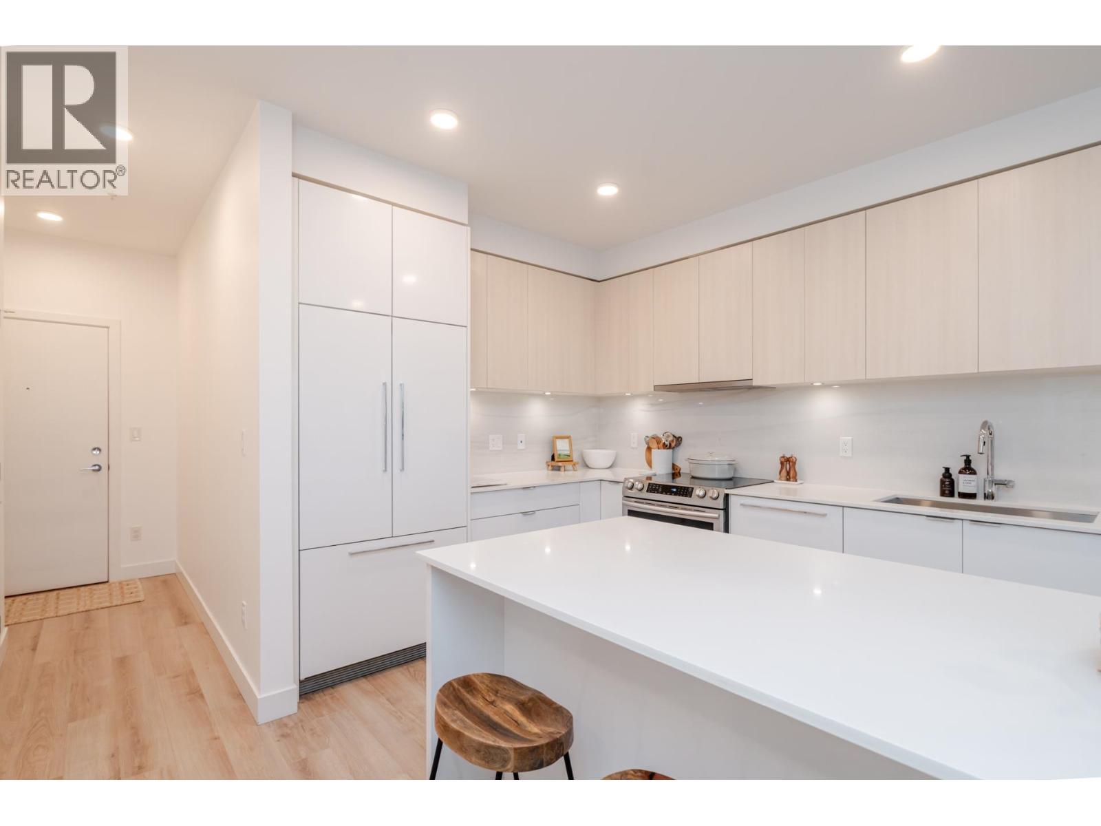 201 1892 STARLING DRIVE, Tsawwassen