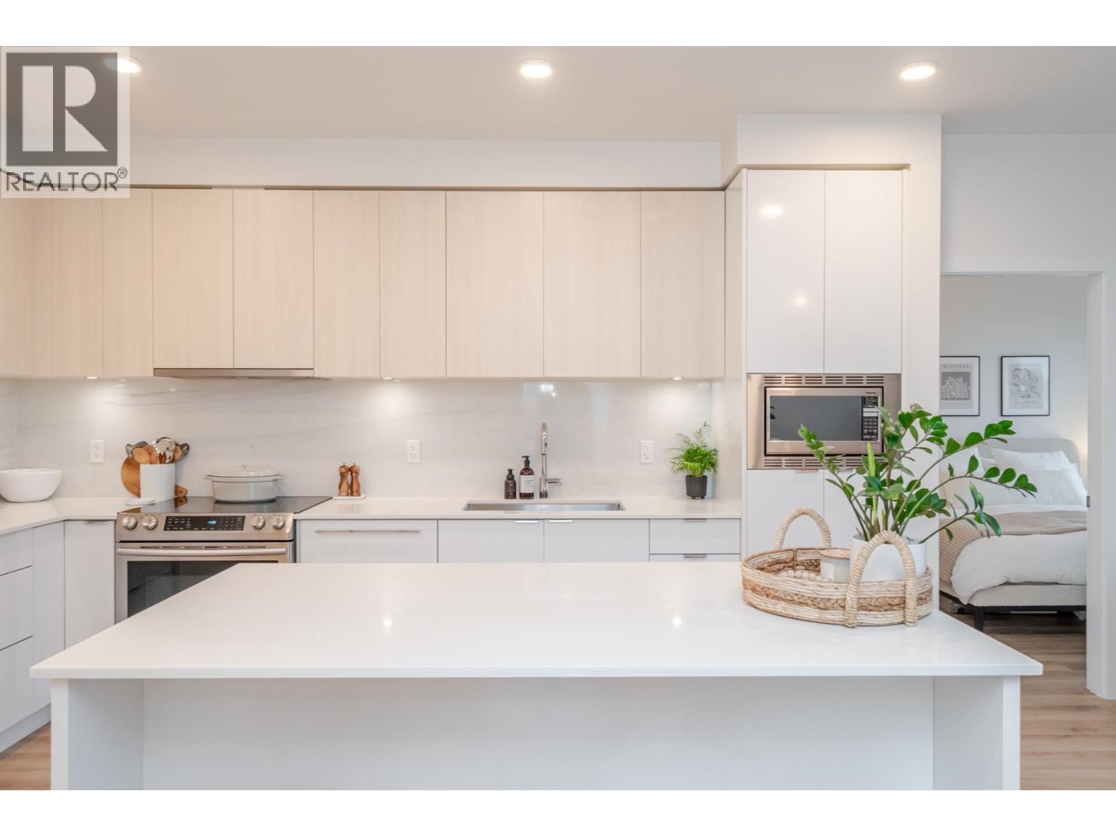 201 1892 STARLING DRIVE, Tsawwassen
