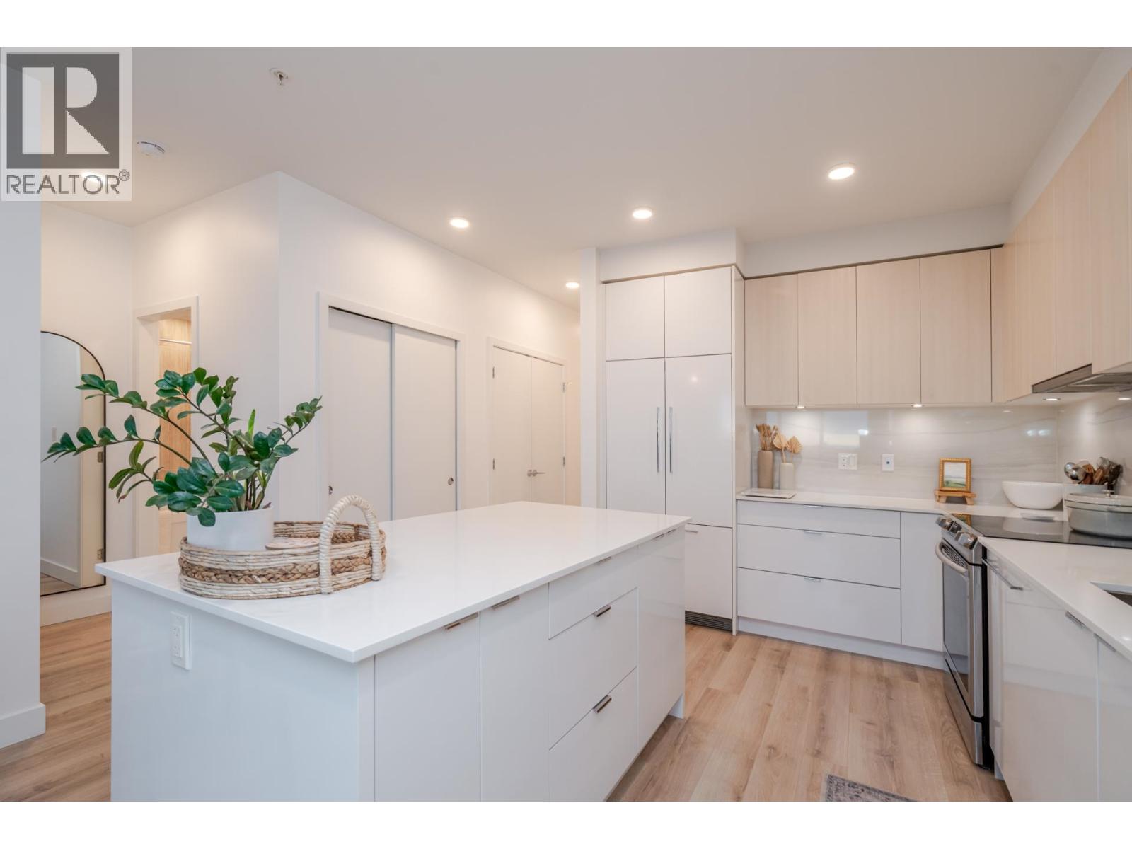 201 1892 STARLING DRIVE, Tsawwassen