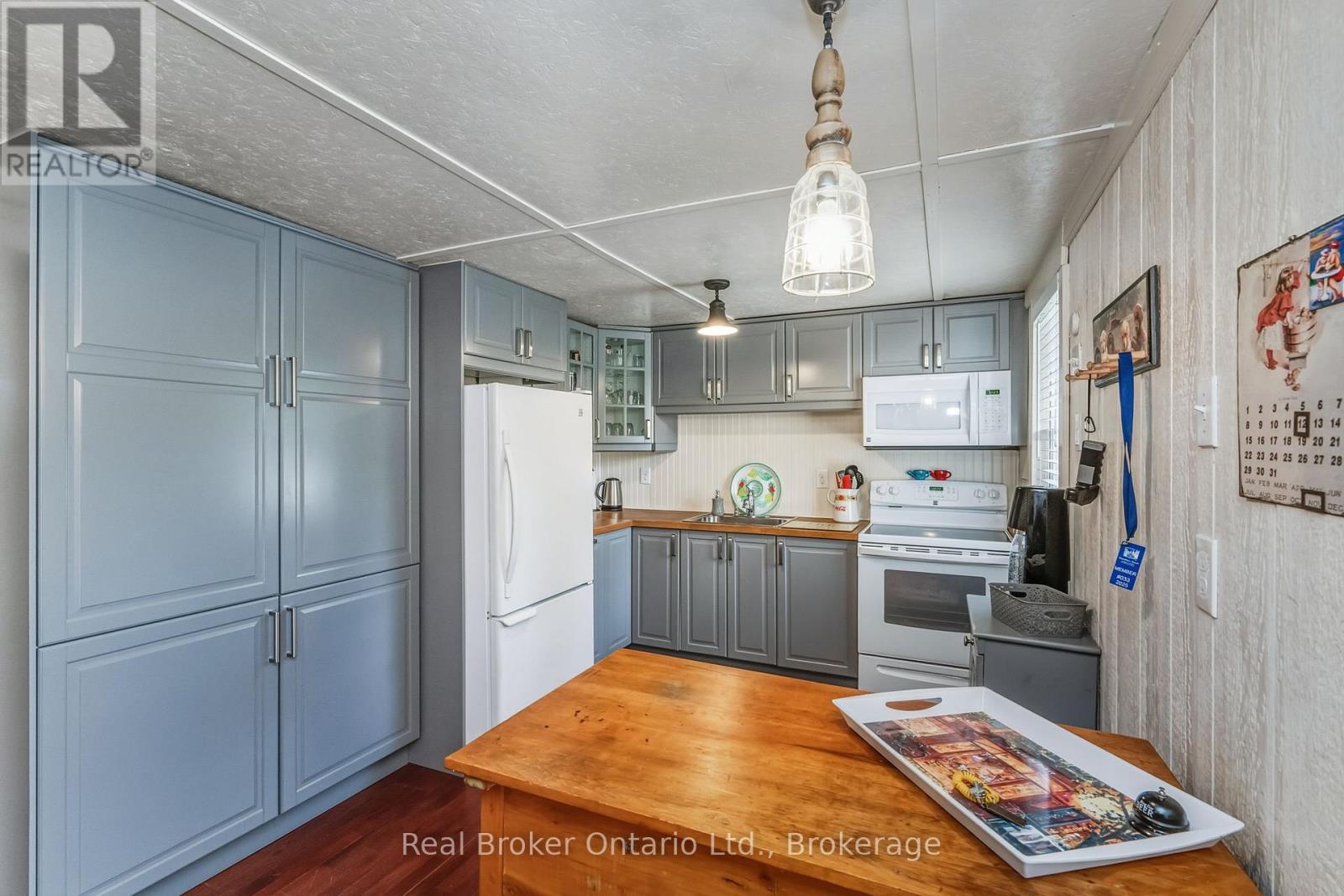 33 GLOUCESTER GROVE - 11